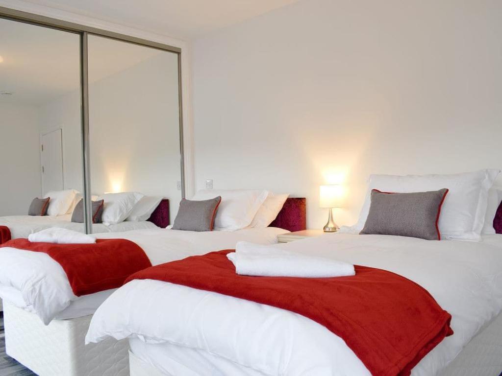 Courtyard Holiday Apartments Inverkeithing Esterno foto